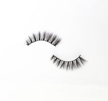 Load image into Gallery viewer, Luxury 3D Silk Eyelashes
